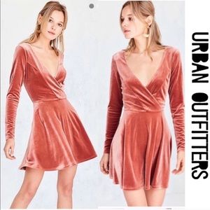 URBAN OUTFITTERS • kimchi blue velvet dress